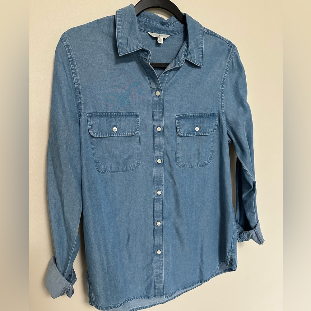 NWOT. Lucky Brand Women’s soft denim shirt.